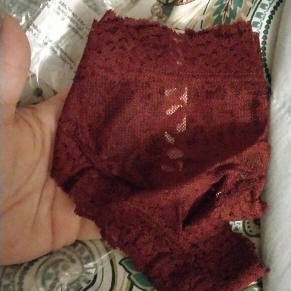 Victoria's Secret   - Picture 3 of 3